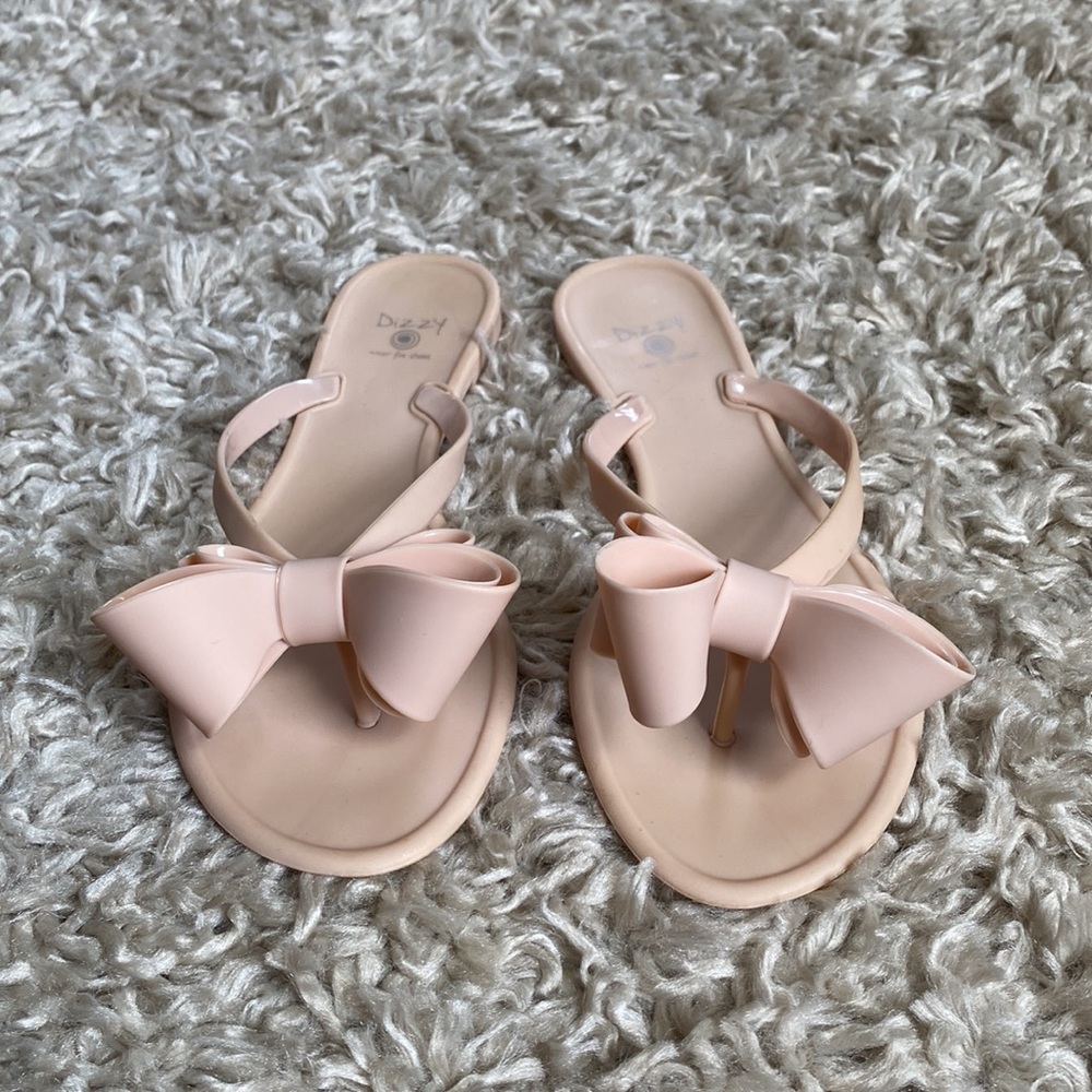 Dizzy Bow Sandals